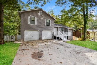 4173 Woodcrest Dr in Powder Springs, GA - Building Photo - Building Photo