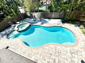 3526 Overlook Dr NE in St. Petersburg, FL - Building Photo