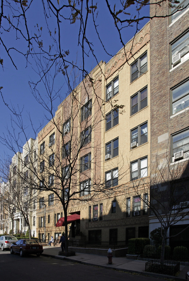 56 Glenwood Ave in Jersey City, NJ - Foto de edificio - Building Photo