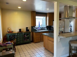 15447 Wilmaglen Dr in Whittier, CA - Foto de edificio - Building Photo