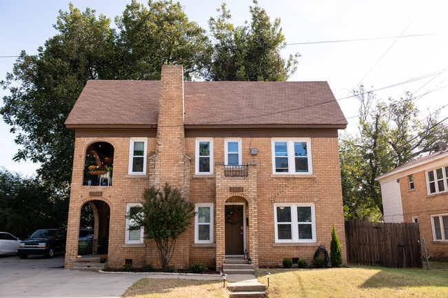 2012 N Ross Ave