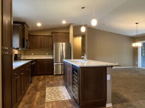 1190 Red Hawk Ct in Stevenson, WA - Building Photo - Building Photo