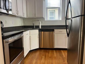 1423 Commonwealth Ave, Unit 202 in Boston, MA - Building Photo
