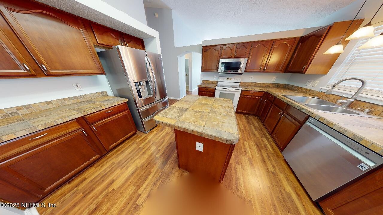 12107 Livery Dr in Jacksonville, FL - Building Photo