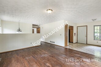 1243 Jack Pine Way in Kalamazoo, MI - Building Photo - Building Photo