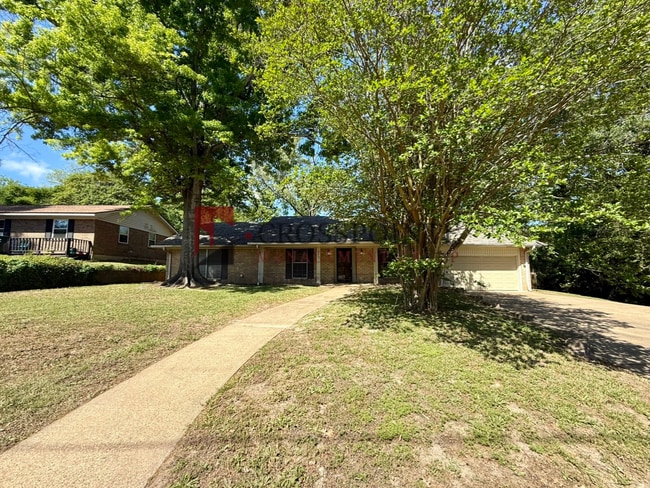 property at 2601 Shenandoah Dr
