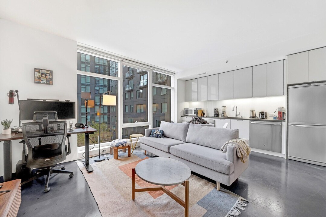 18 10th St in San Francisco, CA - Building Photo