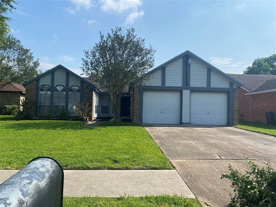 3019 Windmill St in Sugar Land, TX - Building Photo