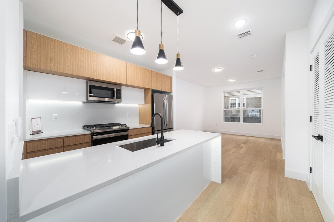 649 38th St-Unit -207 in Union City, NJ - Building Photo