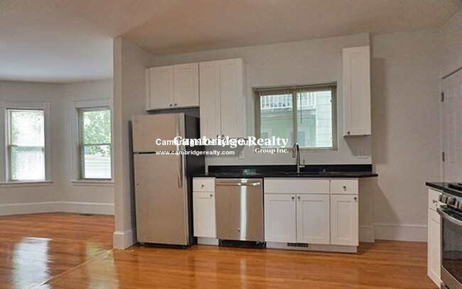 10 Stone Pl, Unit 2 in Somerville, MA - Building Photo - Building Photo