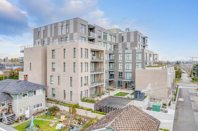 Coco Oakridge in Vancouver, BC - Building Photo - Building Photo