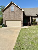 2030 Nichols Rd, Unit B in Little Rock, AR - Building Photo