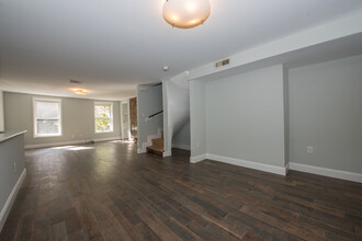 2057 South St, Unit B in Philadelphia, PA - Building Photo - Building Photo