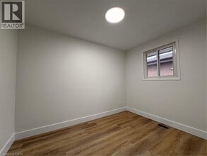 23 Arrowhead Crescent in Kitchener, ON - Building Photo - Building Photo