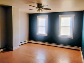 100 Ashland St, Unit E in Griswold, CT - Foto de edificio - Building Photo