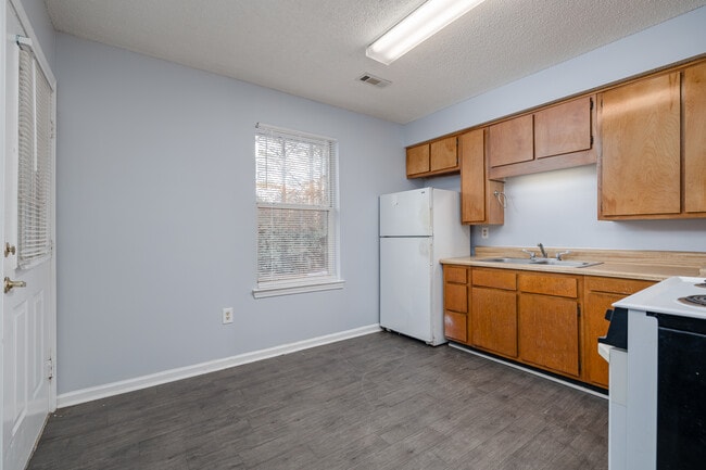 Eagles Nest Apartments 62+ Community in Carrollton, GA - Foto de edificio - Building Photo