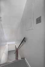 10297 SW Eastridge St in Portland, OR - Foto de edificio - Building Photo