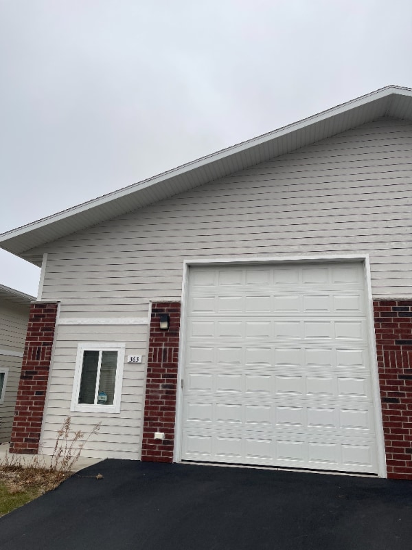 363 E Oak St in Oak Creek, WI - Building Photo - Building Photo