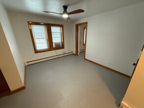 83 Main St, Unit B in Roxbury Township, NJ - Foto de edificio - Building Photo