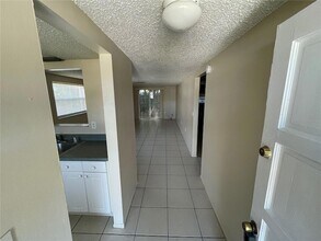 4128-4126 Shoreline Dr in New Port Richey, FL - Building Photo - Building Photo