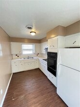 1909 Theodore Dr in Springdale, AR - Foto de edificio - Building Photo