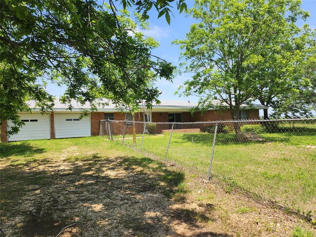 4550 Co Rd 417 in Taylor, TX - Building Photo - Building Photo