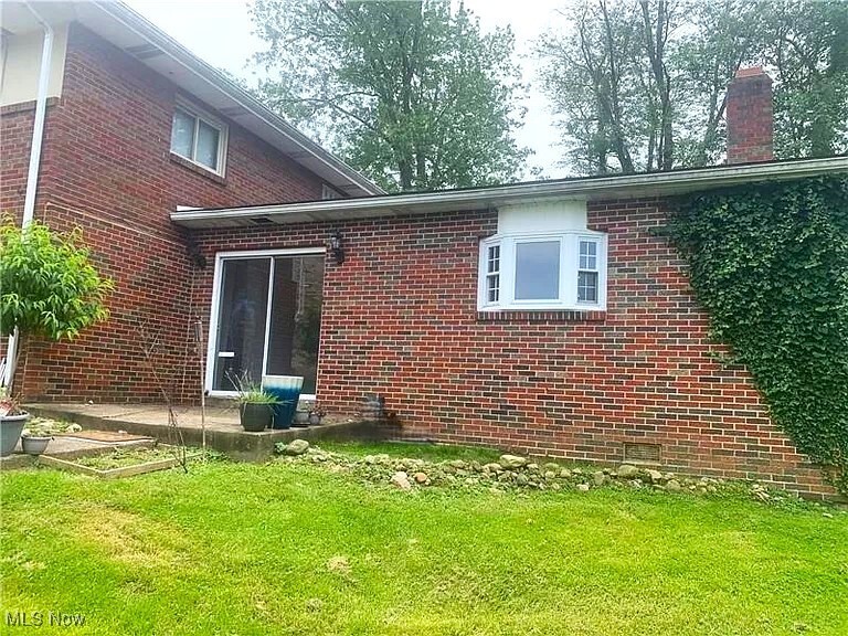 203 Bantam Ridge Rd in Wintersville, OH - Building Photo