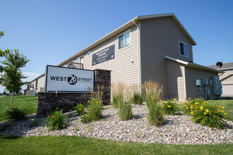 West 26th Street Townhomes in Sioux Falls, SD - Building Photo - Building Photo