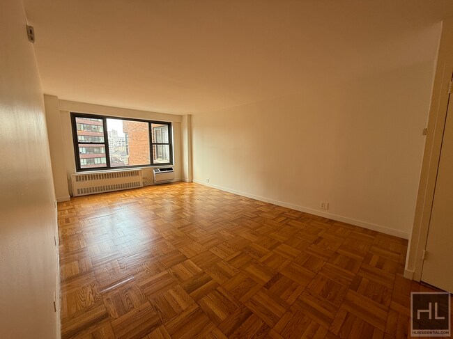Fourth Avenue in New York, NY - Building Photo - Building Photo