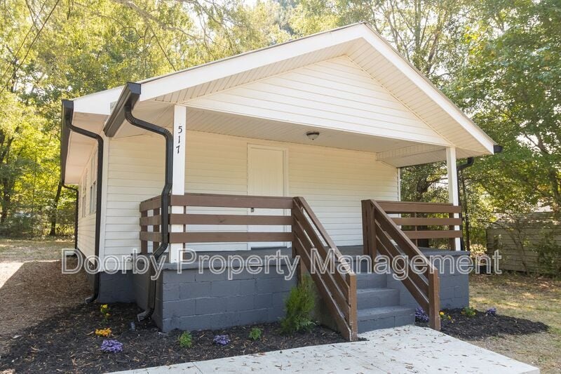 517 LaFayette Rd in Rocky Face, GA - Building Photo