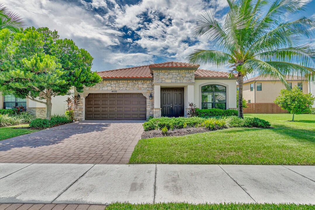 4535 Gulf Sounds Ln in Wellington, FL - Building Photo