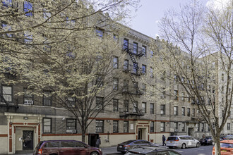 566 W 191st St in New York, NY - Foto de edificio - Building Photo