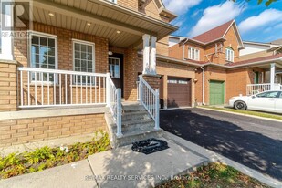 2 Grape Trail in Brampton, ON - Building Photo - Building Photo