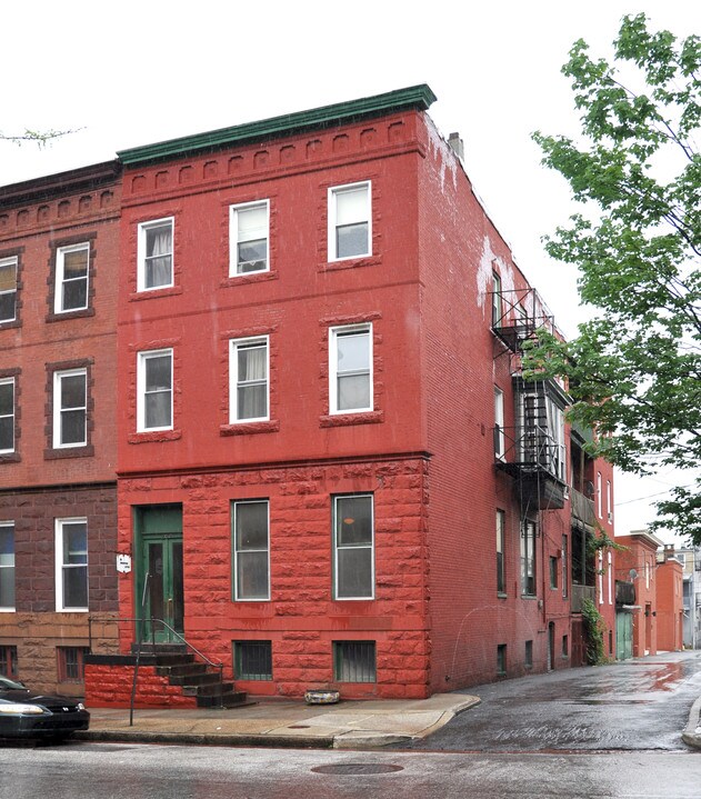 207 E Preston St in Baltimore, MD - Building Photo