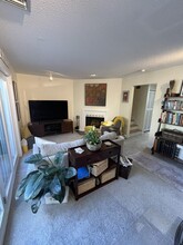 26 Alton Pl, Unit D in Brookline, MA - Building Photo - Building Photo