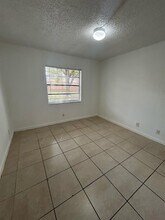 4099 Lakeside Dr in Tamarac, FL - Building Photo - Building Photo