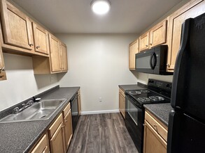 Redstone Apartments in Manchester, NH - Building Photo - Building Photo