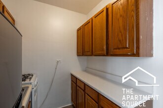 717 W Belmont Ave, Unit 508 in Chicago, IL - Foto de edificio - Building Photo