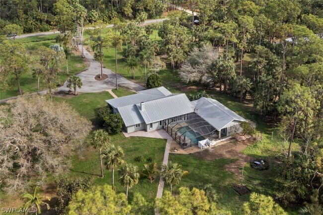 840 Jung Blvd W in Naples, FL - Foto de edificio - Building Photo