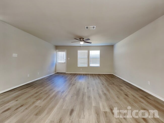 9727 Marbach Hl in San Antonio, TX - Building Photo - Building Photo