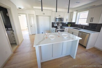 112 W 2nd St, Unit F in Owasso, OK - Building Photo - Building Photo