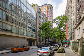 40 W 67th St in New York, NY - Building Photo - Primary Photo