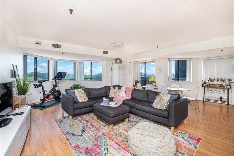 147 Kelton St, Unit 501 in Boston, MA - Building Photo