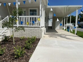 15666 49th St N in Clearwater, FL - Foto de edificio - Building Photo