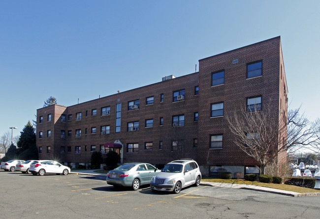 20 Shady Glen Ct in New Rochelle, NY - Foto de edificio - Building Photo