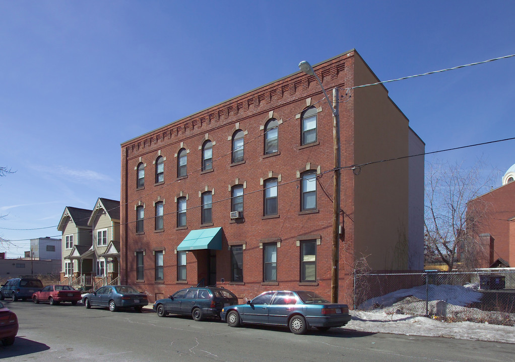 181 Clemente St in Holyoke, MA - Foto de edificio