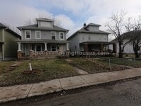 625-627 N Tacoma Ave