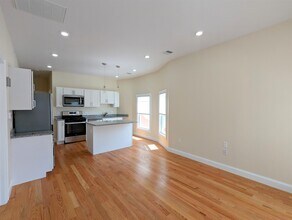 2 Sacramento Pl in Cambridge, MA - Building Photo - Building Photo