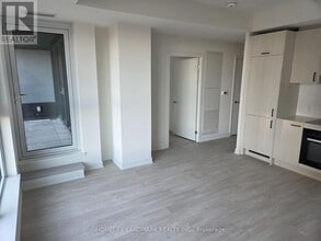 1 Quarrington Ln in North York, ON - Building Photo - Building Photo