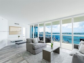 400 Alton Rd, Unit 1104 in Miami Beach, FL - Building Photo - Building Photo